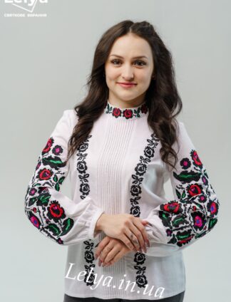 Вишиванка "Мальва" у білому кольорі з вишитими квітами