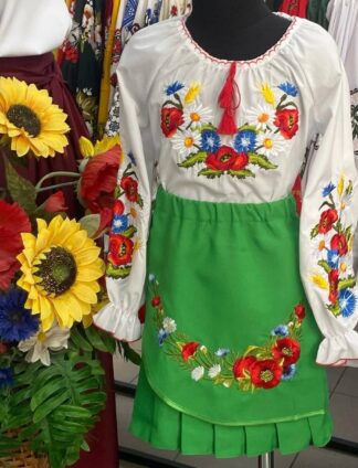 Сорочка у білому кольорі з вишитими маками ,волошками та ромашками