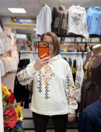 Худі "Лада" в молочному кольорі з бежевим орнаментом