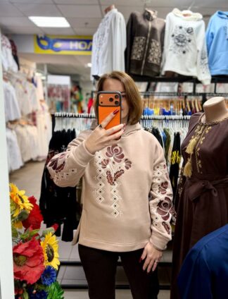 Худі " Лада " в кольорі мокко з коричневим орнаментом