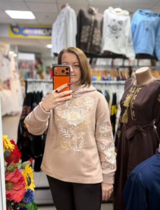 Худі "Дівоча краса" фліс в кольорі мокко з бежевим орнаментом