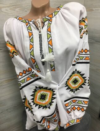 Сорочка "Сонячна" у білому кольорі з яскравим орнаментом