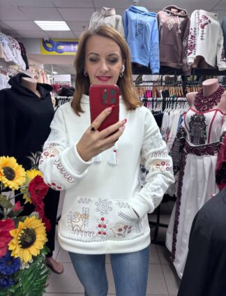 Худі "Карпатська казка" в молочному кольорі