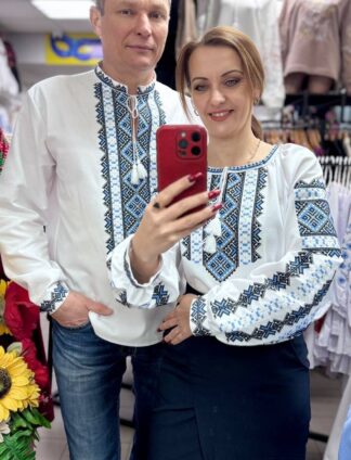 Сорочка" Геометрія" у білому кольорі з блакитною вишивкою