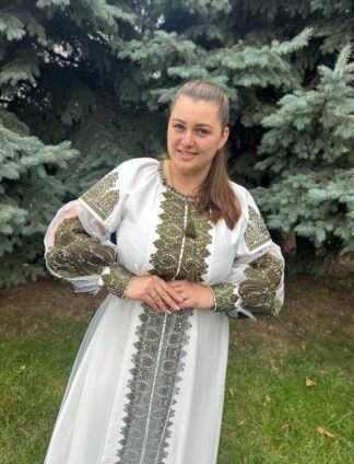 А-000181 Сукня "Свято душі" у білому кольорі з зеленою вишивкою