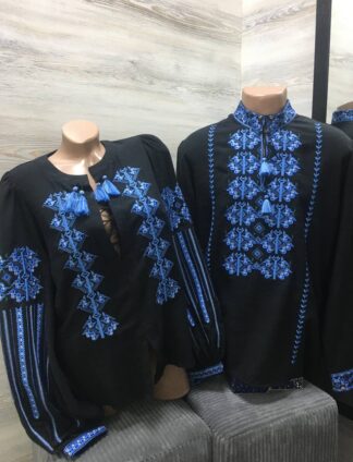 Сорочка"Стежина" у чорному кольорі з блакитною вишивкою та жовтими вкрапленнями