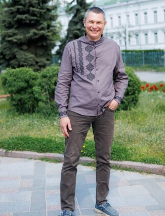 Сорочка " Святослав" в кольорі мокко з чорним орнаментом