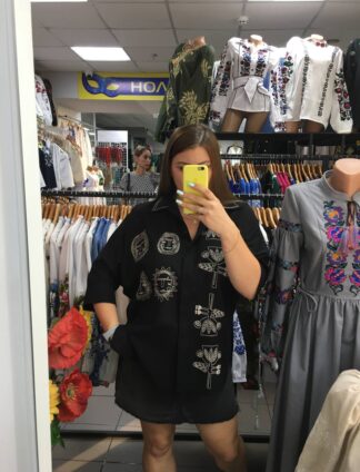 Сорочка жіноча "Ясочка" у чорному кольорі  льон з вишитим принтом